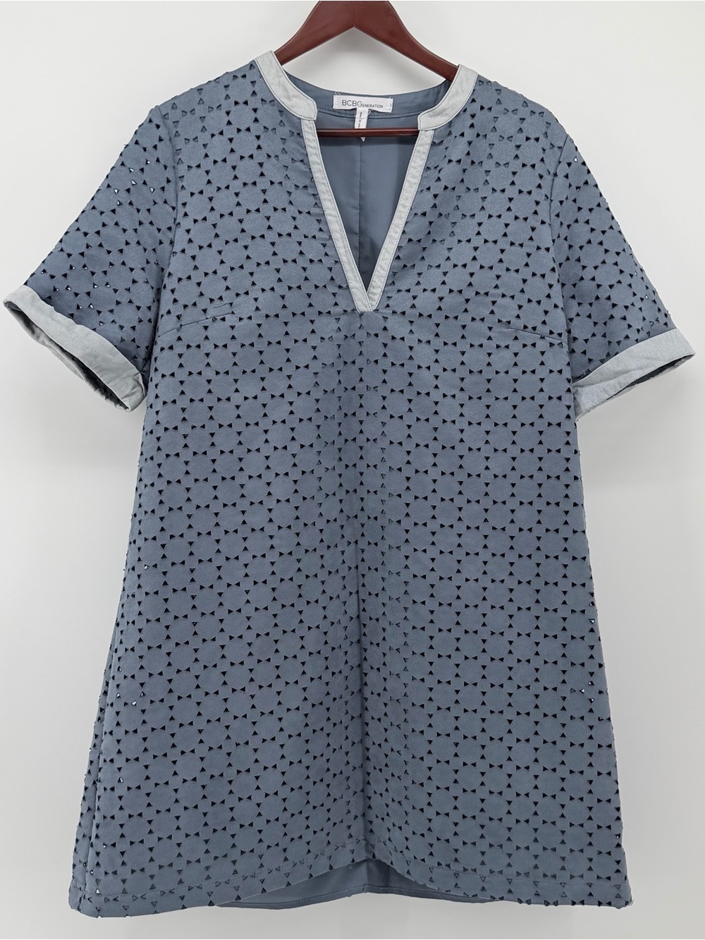 BCBGeneration Large L Women’s Laser Cut Short Sleeve Shift Dress Blue Gray Mini